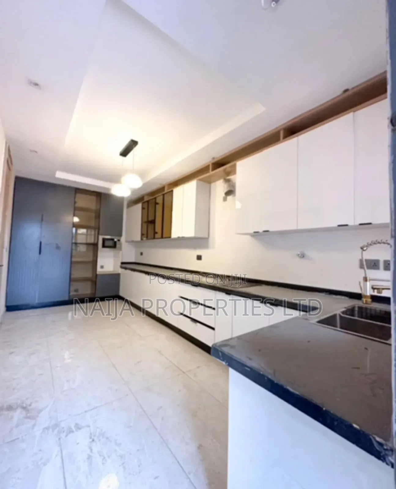 3bdrm Apartment in Victoria Island for sale in Victoria Island