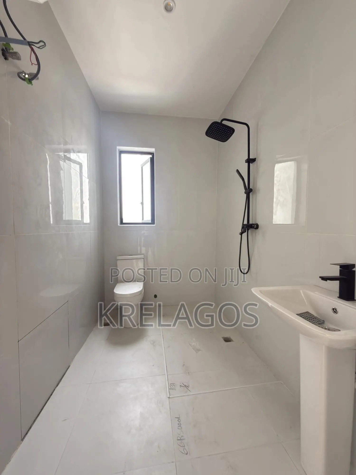 3bdrm Penthouse in Ikate for sale in Ikate