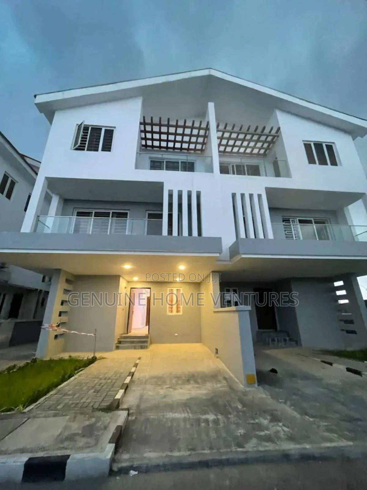 4bdrm Duplex in Chevron for rent in Chevron
