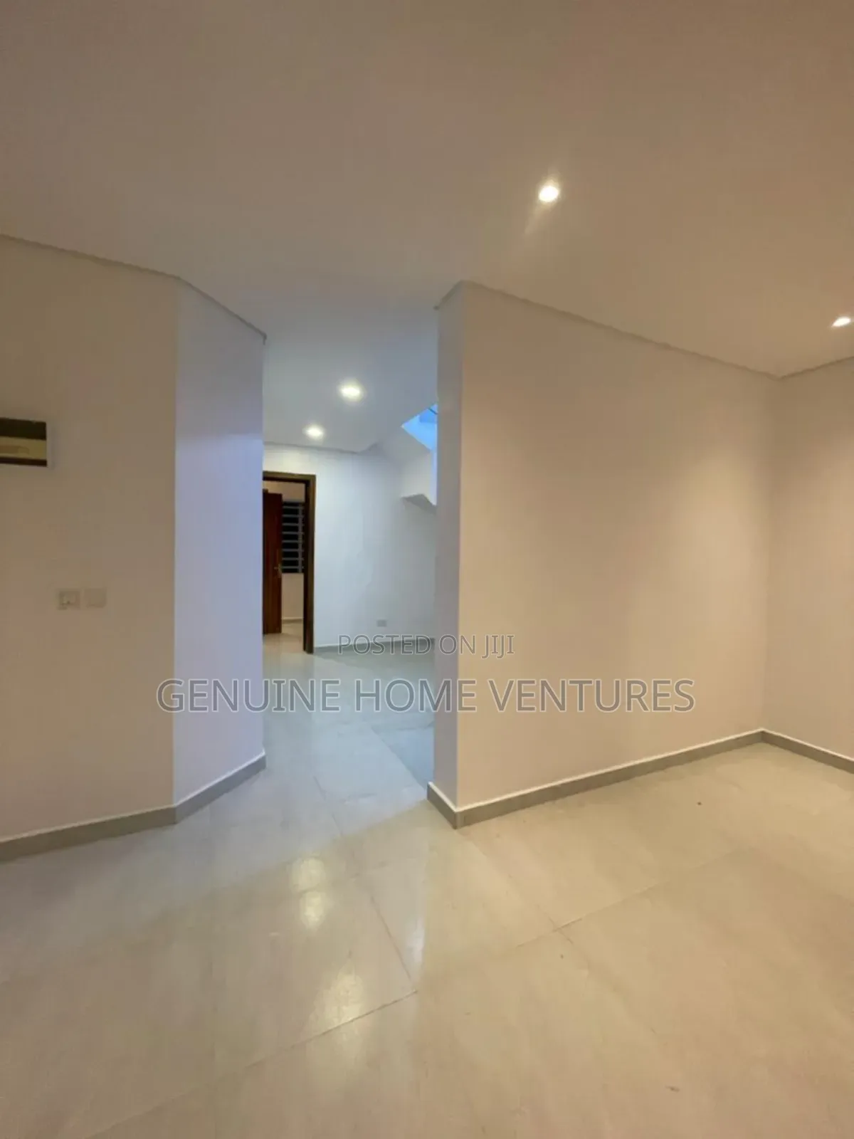4bdrm Duplex in Chevron for rent in Chevron