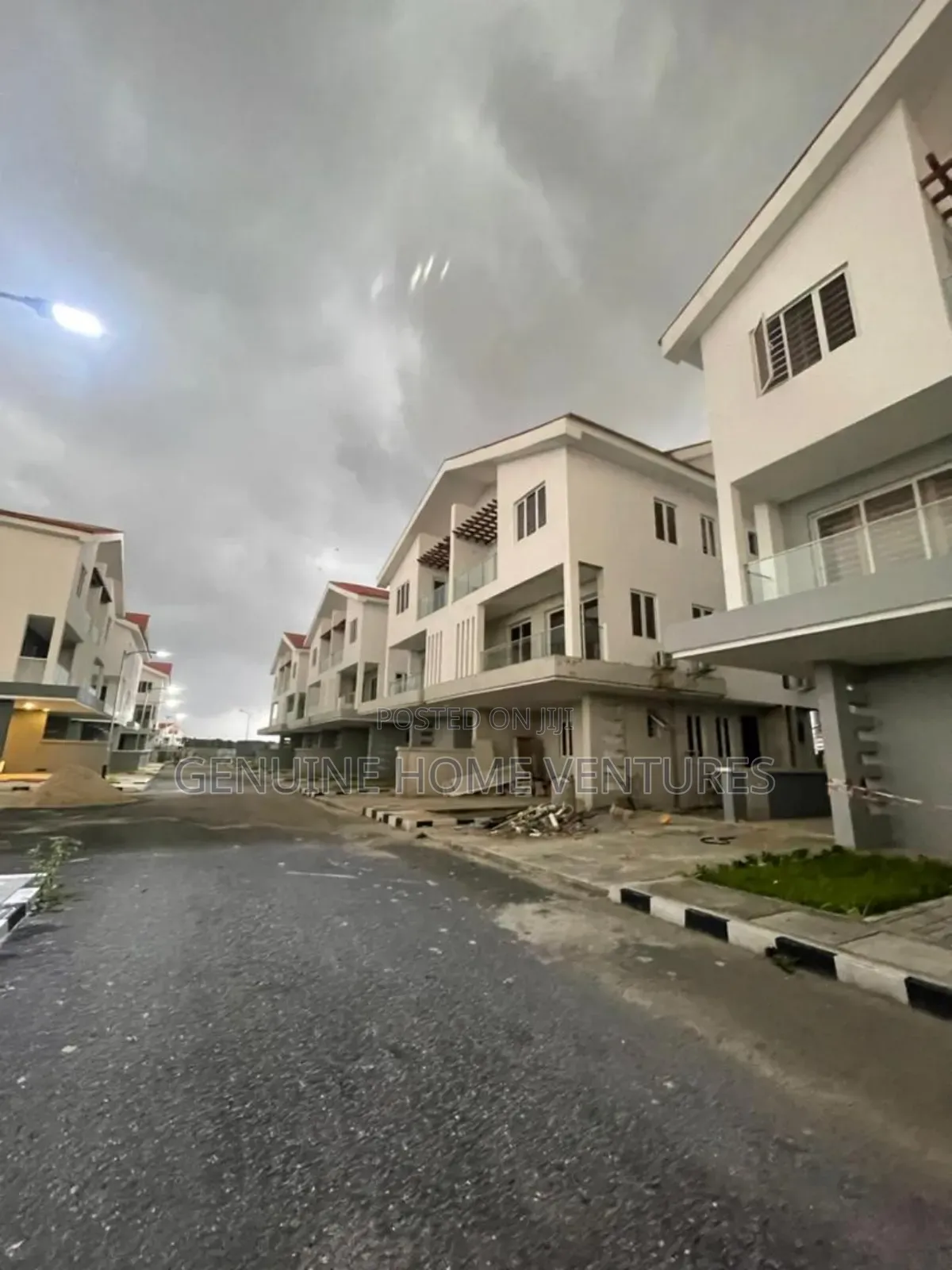 4bdrm Duplex in Chevron for rent in Chevron