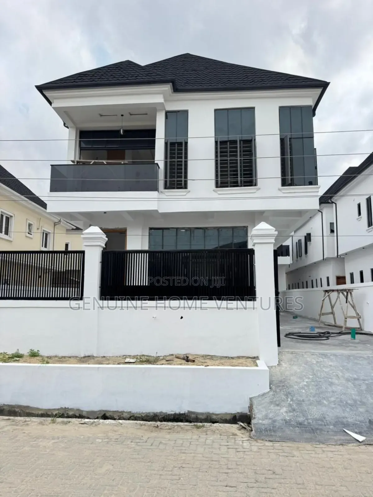 5bdrm Duplex in Osapa for sale in Osapa london