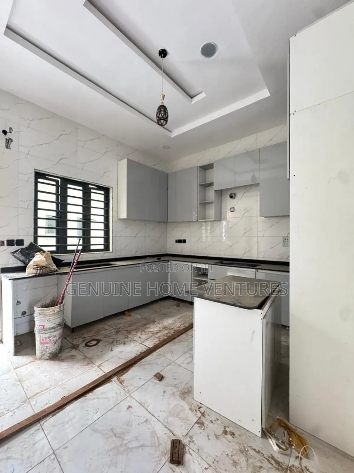5bdrm Duplex in Osapa for sale in Osapa london