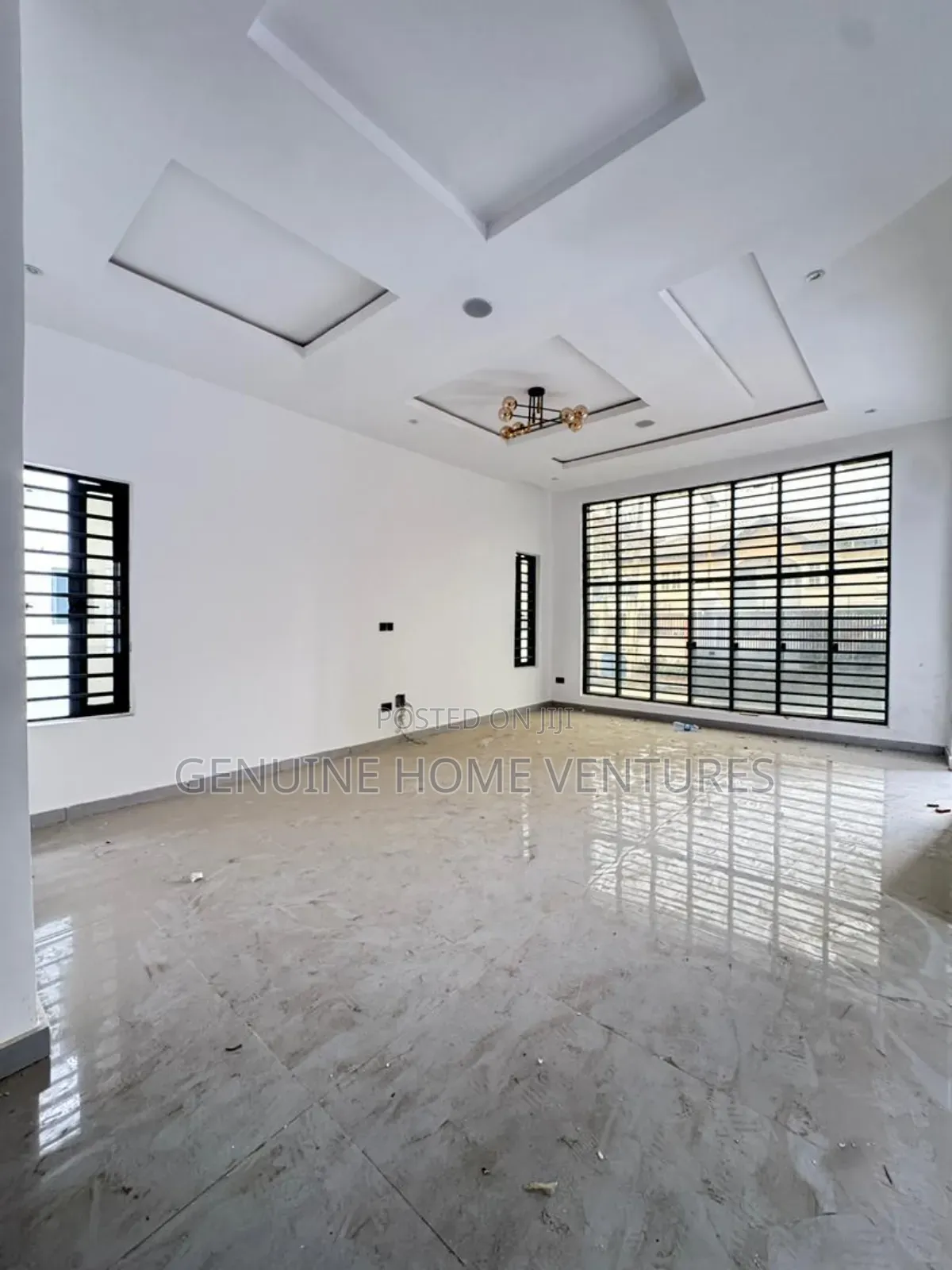5bdrm Duplex in Osapa for sale in Osapa london