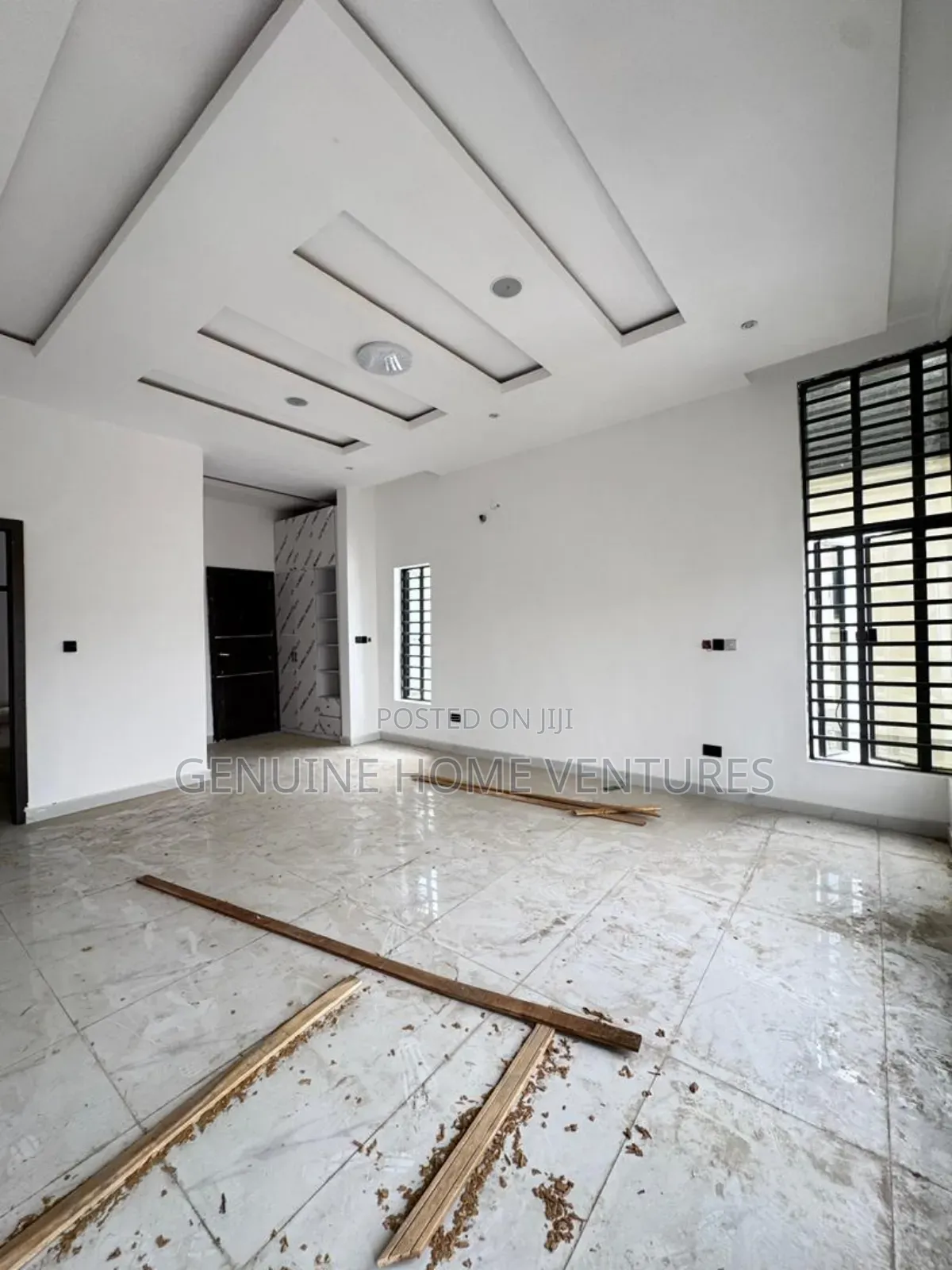 5bdrm Duplex in Osapa for sale in Osapa london