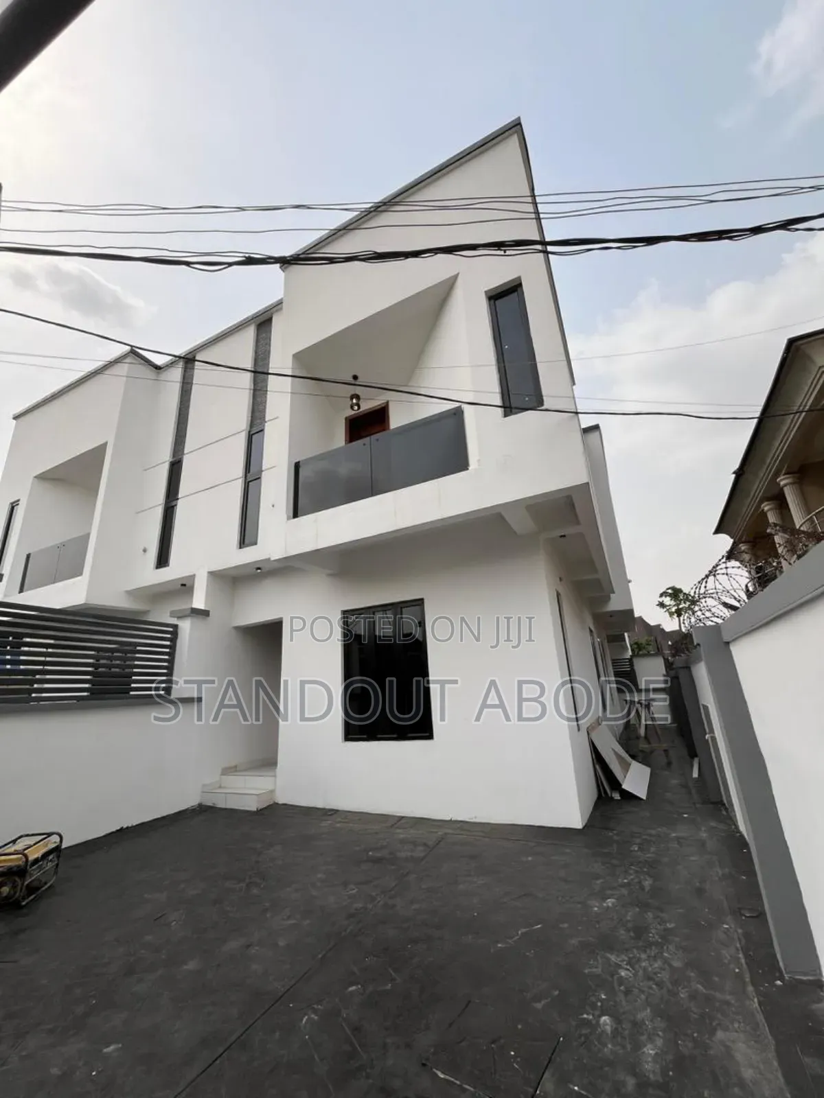 4bdrm Duplex in In An Estate, Gbagada for sale in Gbagada