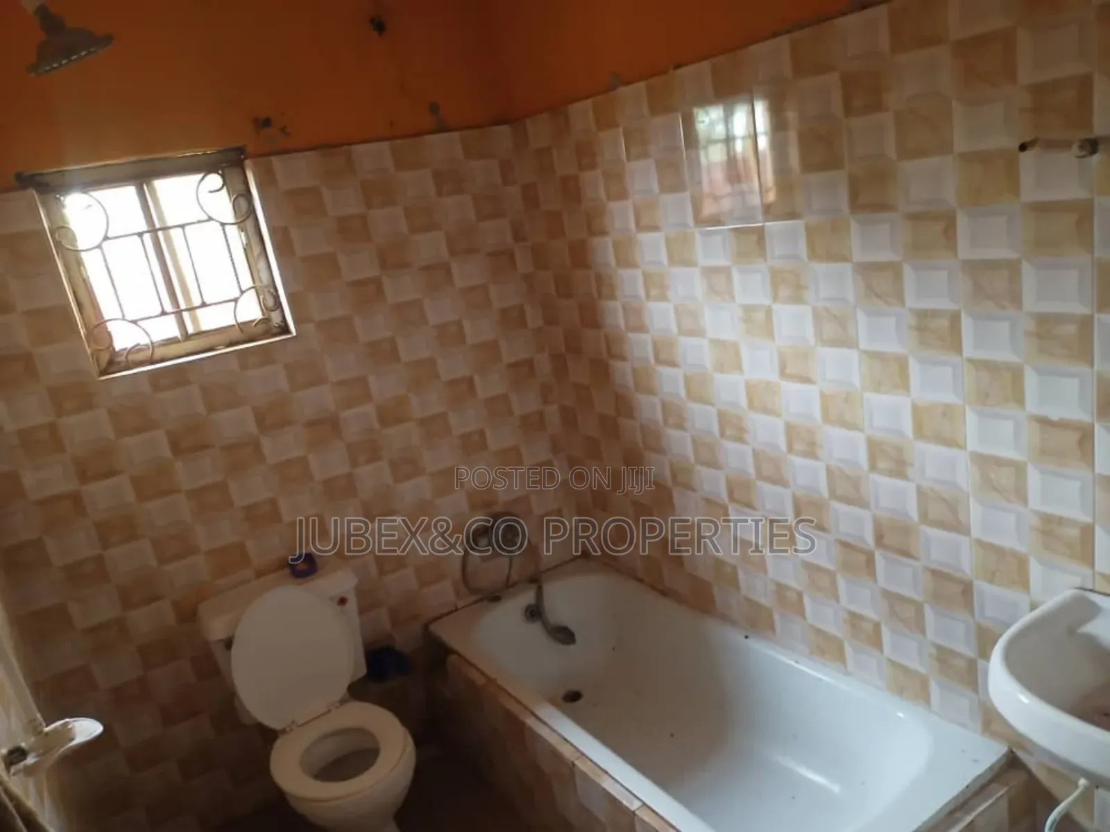 4bdrm Bungalow in Mowe, Obafemi-Owode for sale in Obafemi-Owode