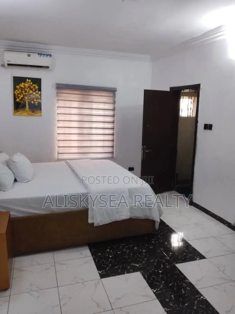 Luxury 3bedroom in Magodo in GRA Phase 2 Shangisha