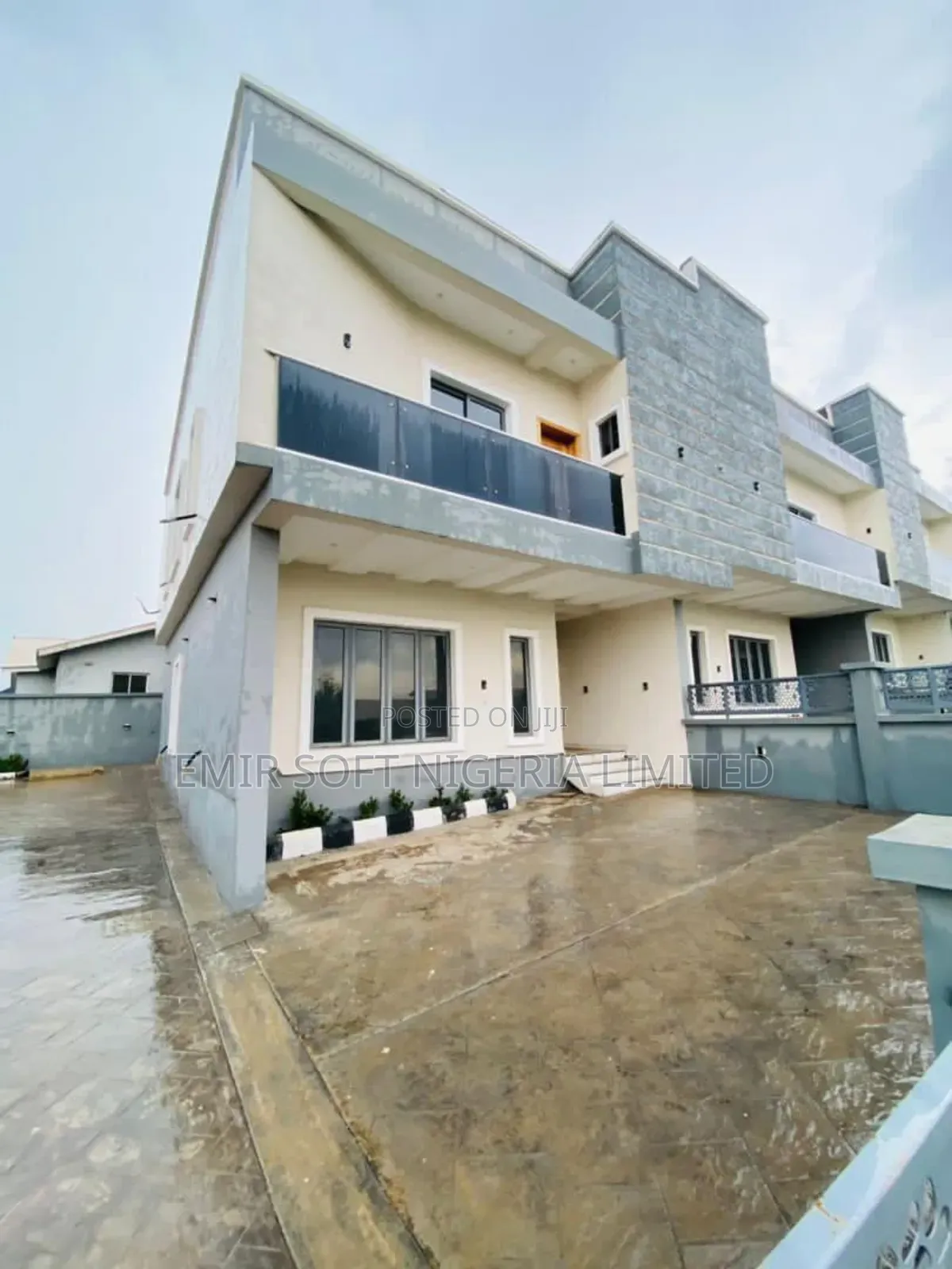 3bdrm Duplex in Carlton Gate Estate, Akobo for sale in Akobo