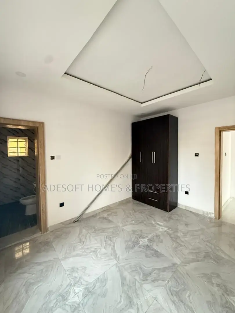5bdrm Duplex in Airforce Estate, Akobo for sale in Akobo