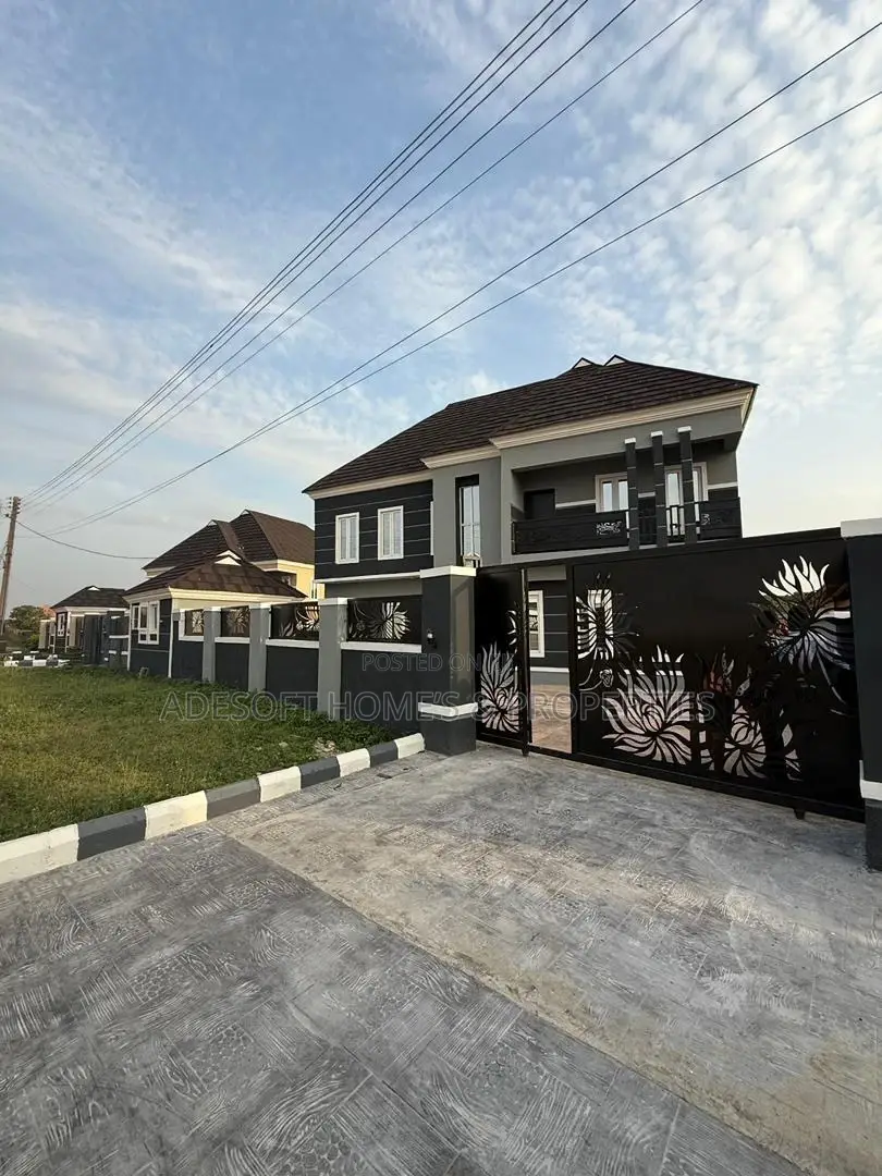 5bdrm Duplex in Airforce Estate, Akobo for sale in Akobo