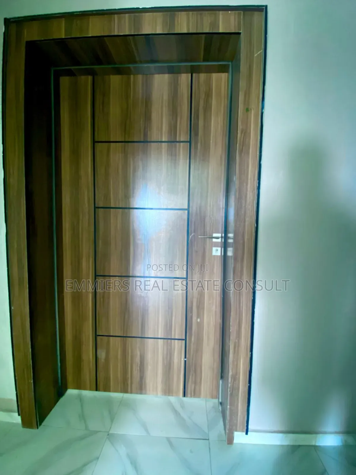 3bdrm Apartment in Emmiers Estate, Off Lekki-Epe Expressway for sale in Off Lekki-Epe Expressway
