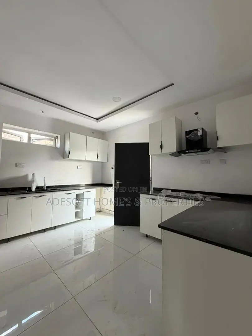 4bdrm Duplex in Kolapo Ishola Gra, Akobo for sale in Akobo