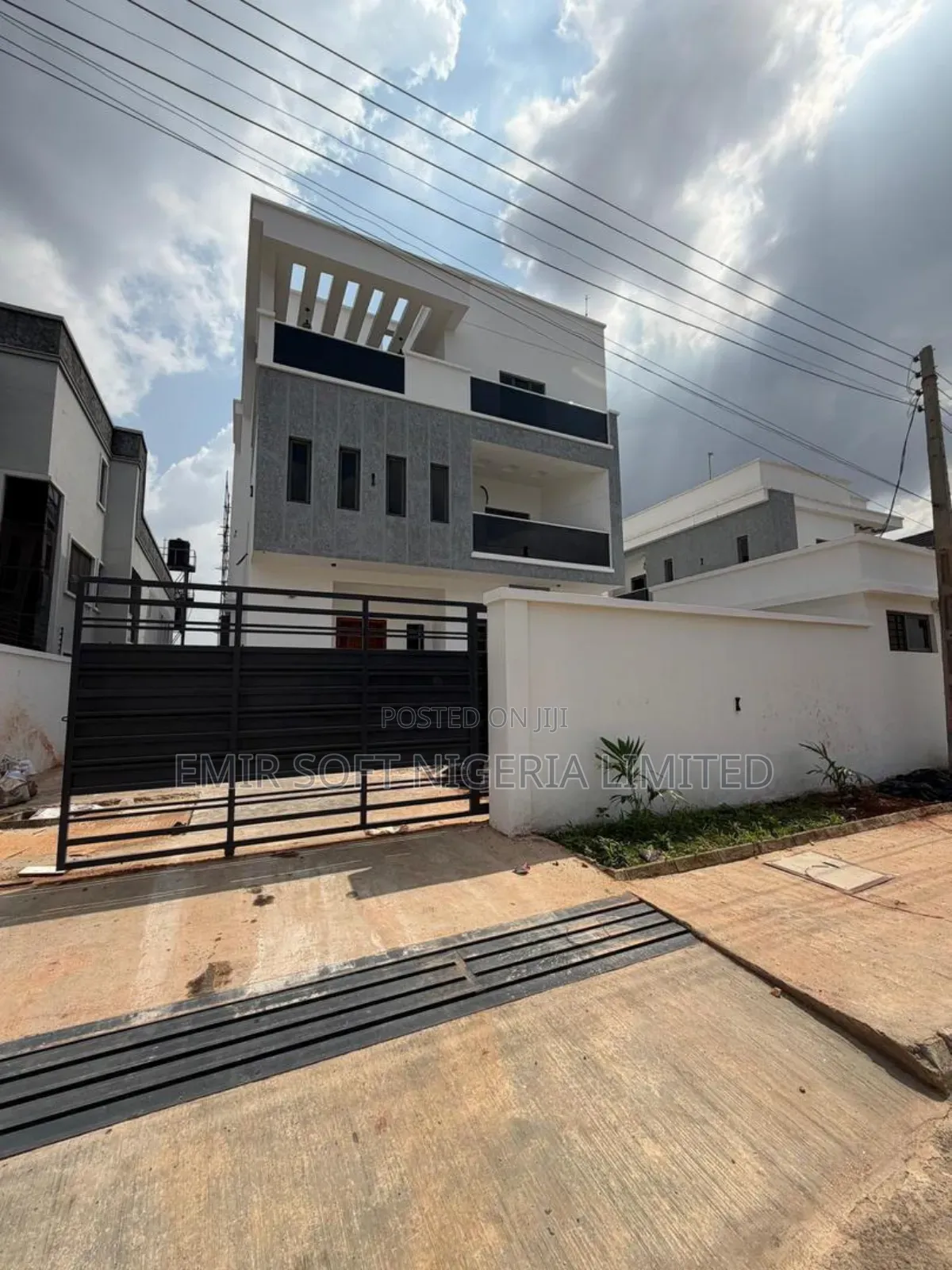 5bdrm Duplex in Akobo for sale in Akobo