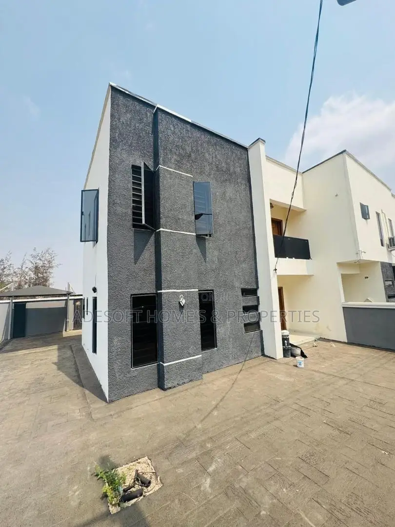 3bdrm Duplex in Carlton Gate Estate, for sale in Akobo