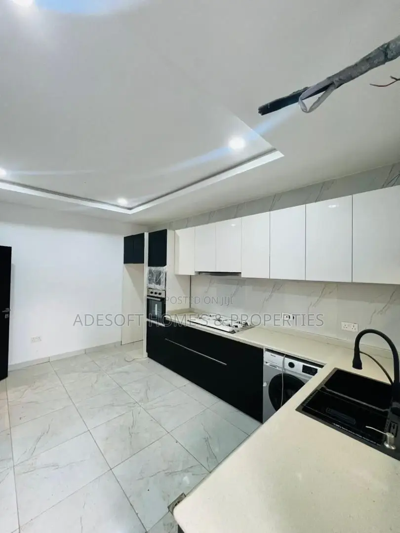 3bdrm Duplex in Carlton Gate Estate, for sale in Akobo