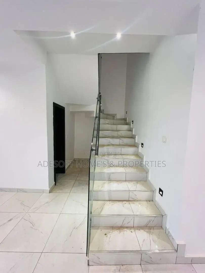3bdrm Duplex in Carlton Gate Estate, for sale in Akobo