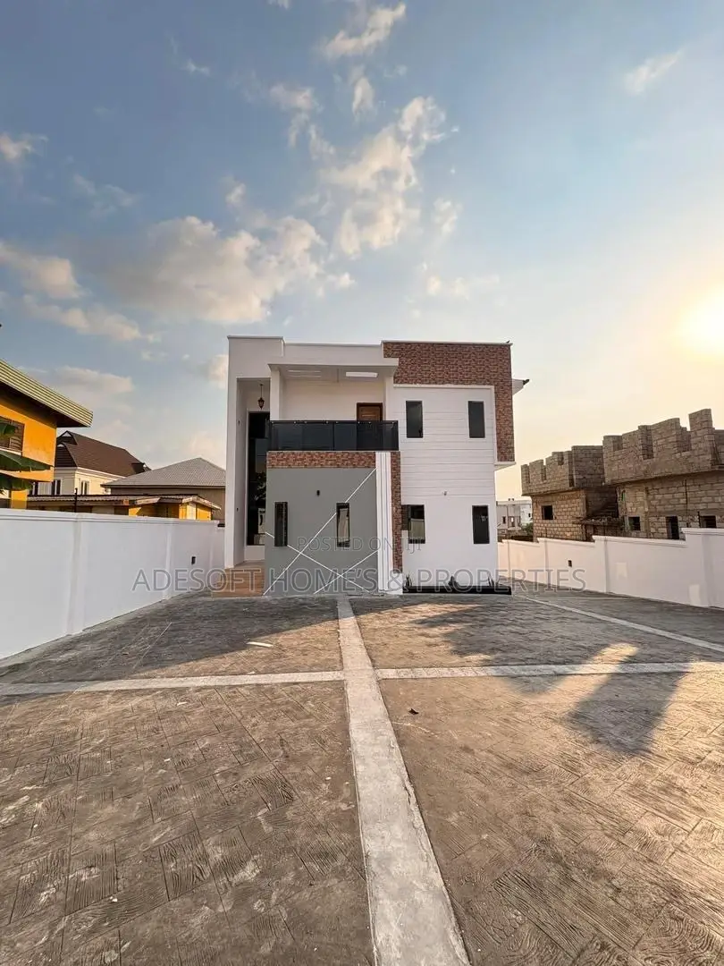 4bdrm Duplex in Palm Garden Estate, Oluyole for sale in Oluyole