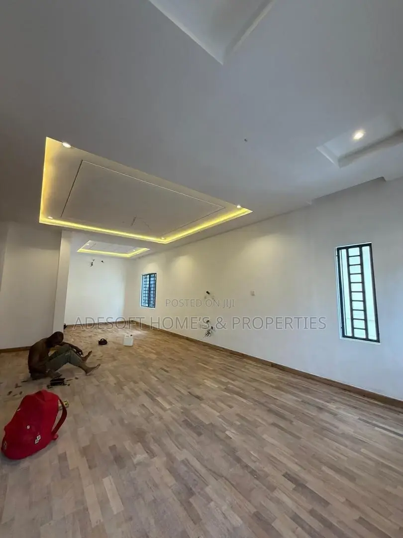 5bdrm Duplex in Kolapo Ishola Gra, for sale in Akobo