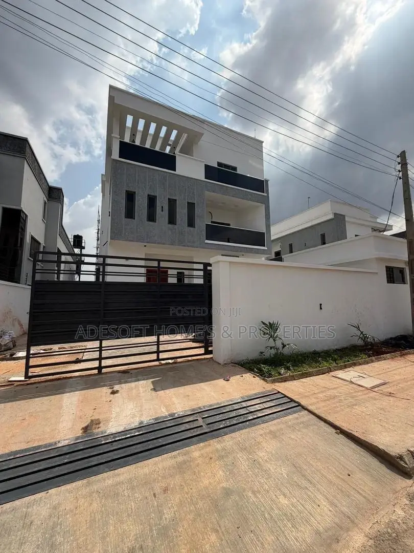 5bdrm Duplex in Kolapo Ishola Gra, for sale in Akobo