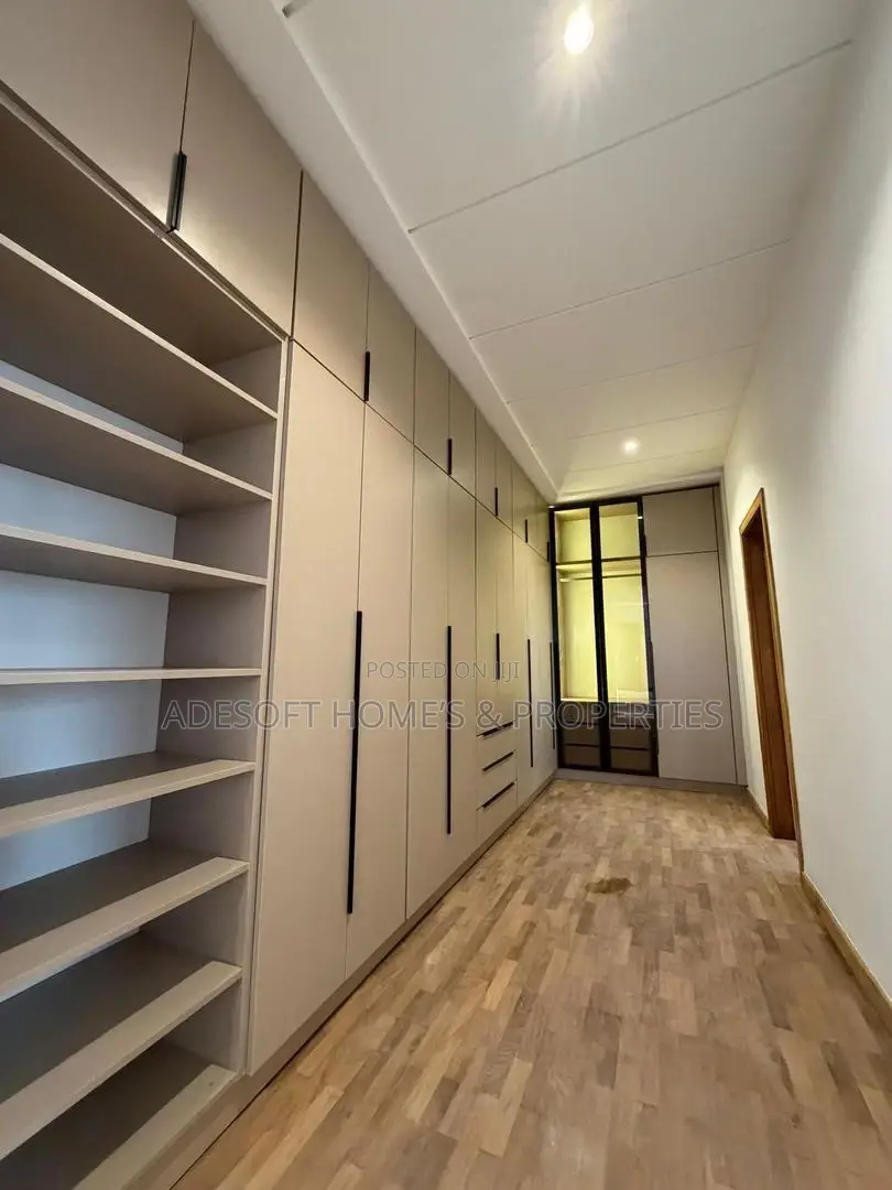 5bdrm Duplex in Kolapo Ishola Gra, for sale in Akobo
