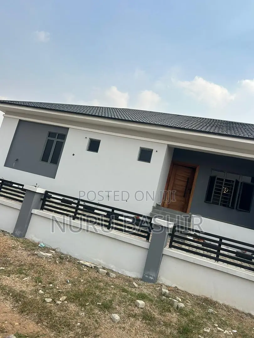 3bdrm Bungalow in Fort Court Estate, Akala Express for sale in Akala Express