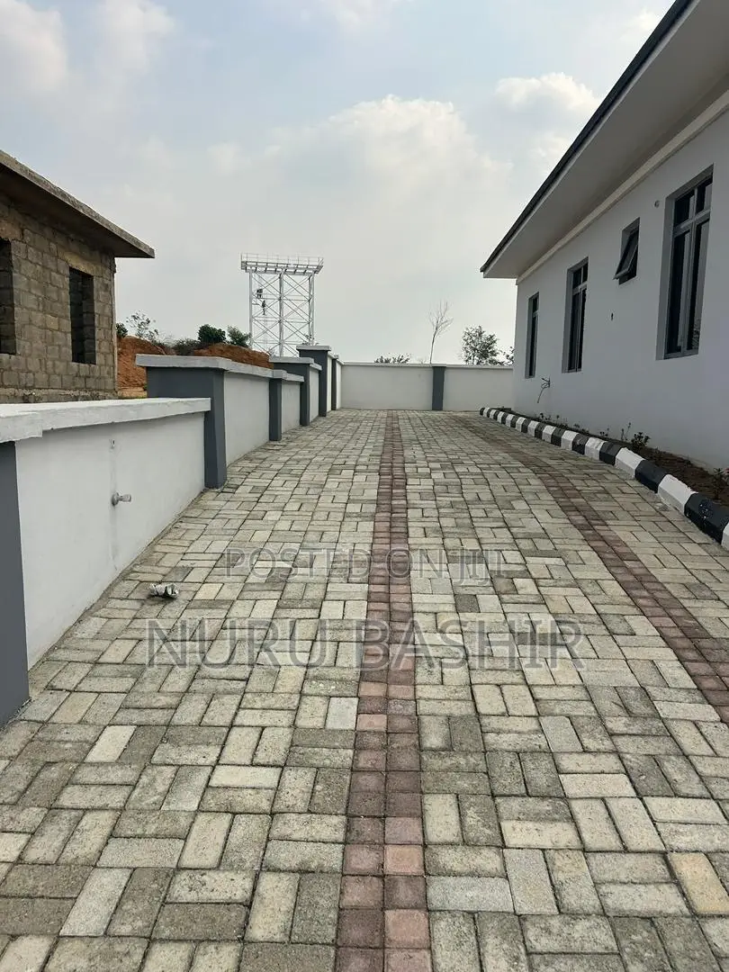 3bdrm Bungalow in Fort Court Estate, Akala Express for sale in Akala Express