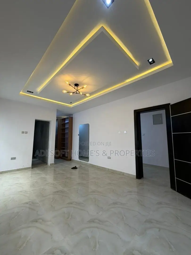 4bdrm Duplex in Alalubosa Gra for sale in Alalubosa