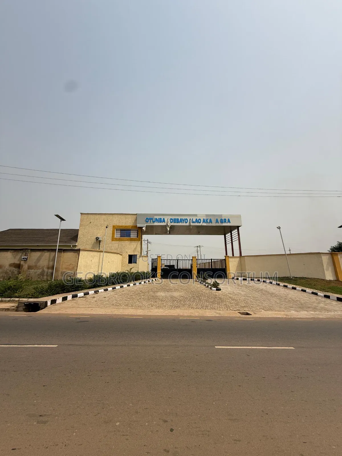647sqm Premium Dry Land (Facing Tarred Estate Road) at Alao Akala Gra. in Akala Express
