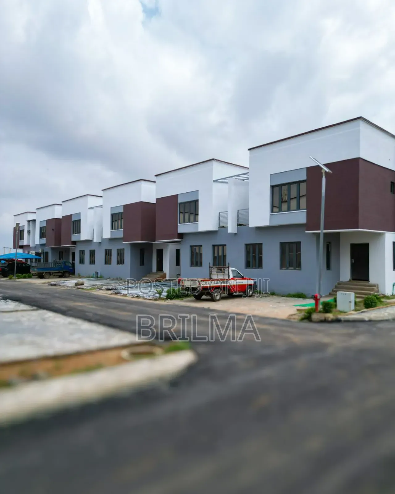 4bdrm Duplex in FHA for sale in FHA