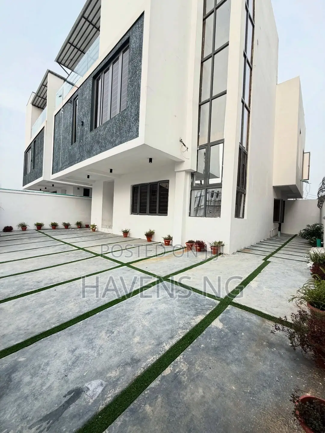 4bdrm Duplex in Ologolo for sale in Ologolo