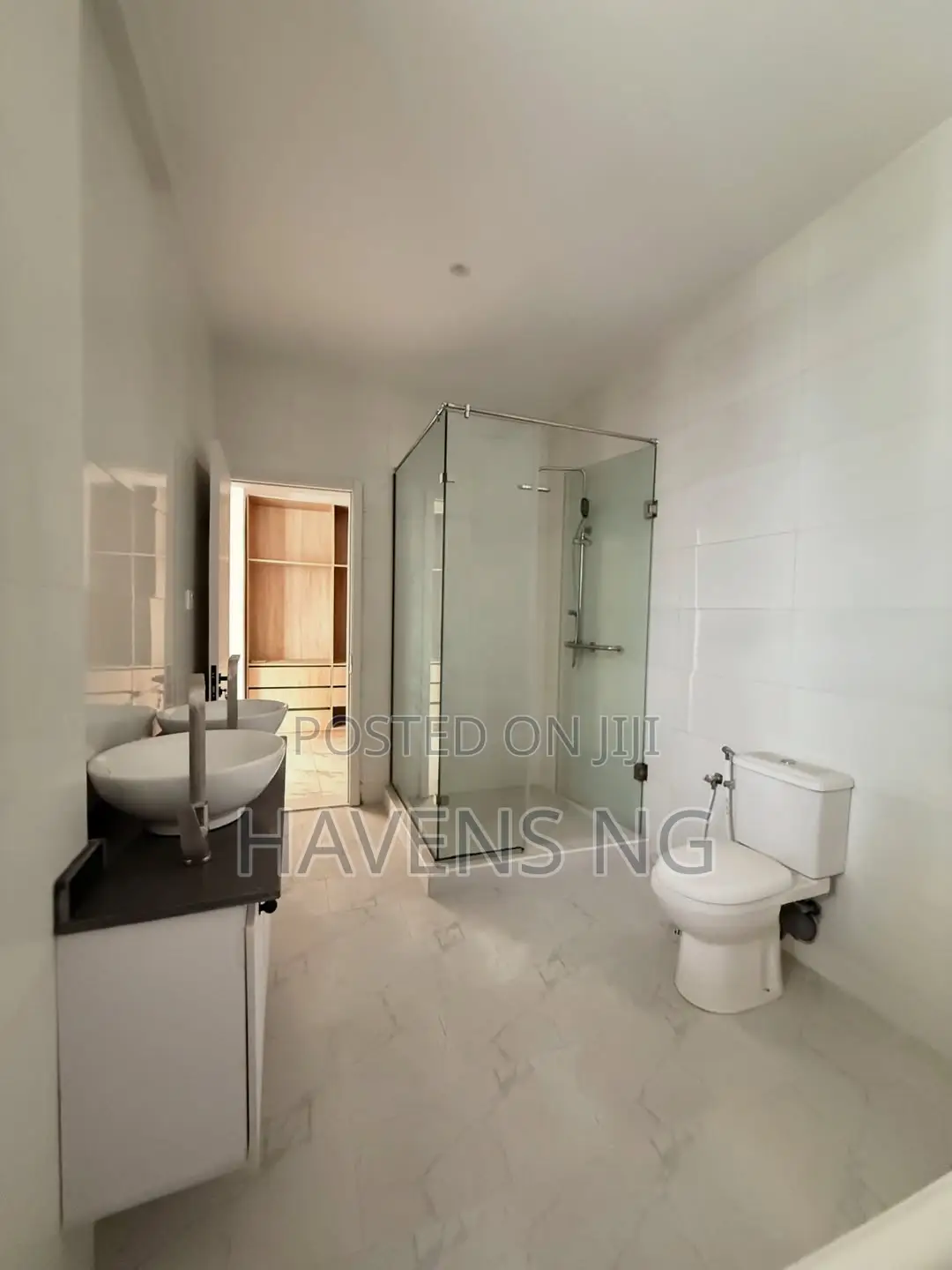 4bdrm Duplex in Ologolo for sale in Ologolo