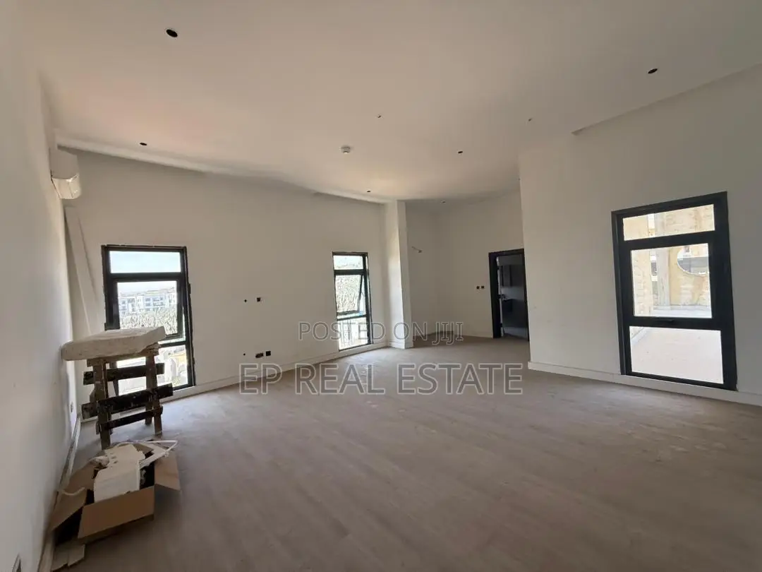 5bdrm Duplex in Maitama for sale in Maitama