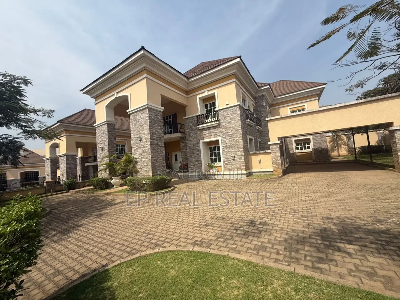 4bdrm Duplex in Gaduwa for sale in Gaduwa