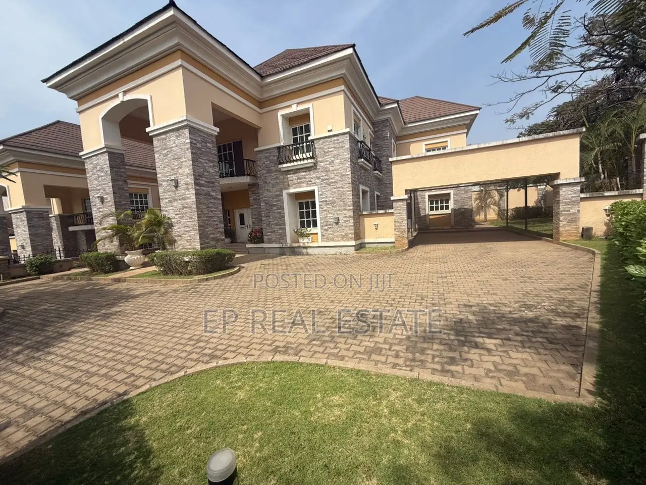 4bdrm Duplex in Gaduwa for sale in Gaduwa