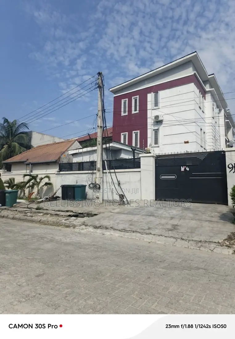 2bedroom Flat and 1bedroom Flat in Lekki Phase 1