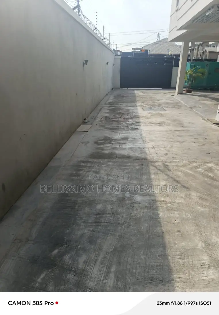 2bedroom Flat and 1bedroom Flat in Lekki Phase 1