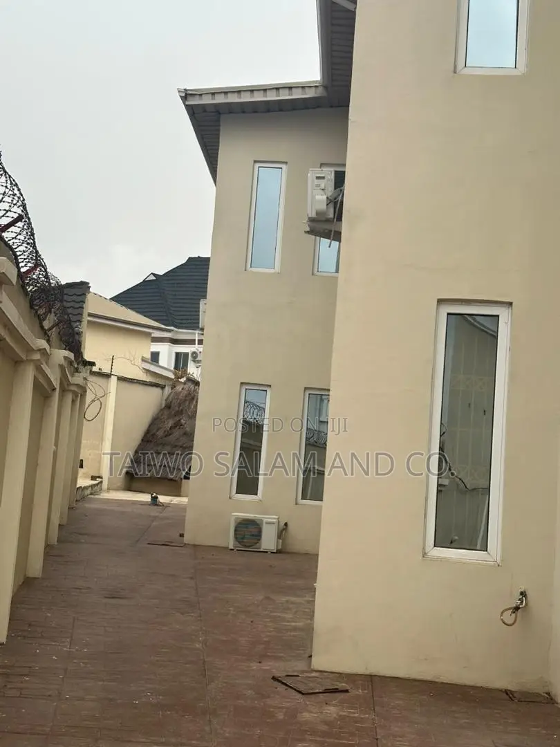 Furnished 4bdrm Duplex in Sijuwade Road, Jericho for sale in Jericho