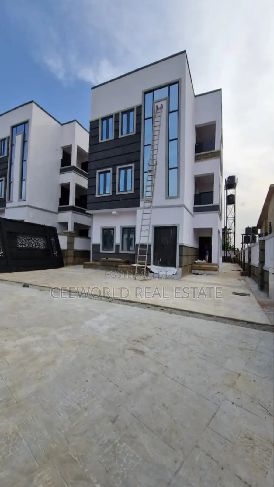 3bdrm Apartment In Kolapo Ishola Gra, Akobo For Sale in Akobo