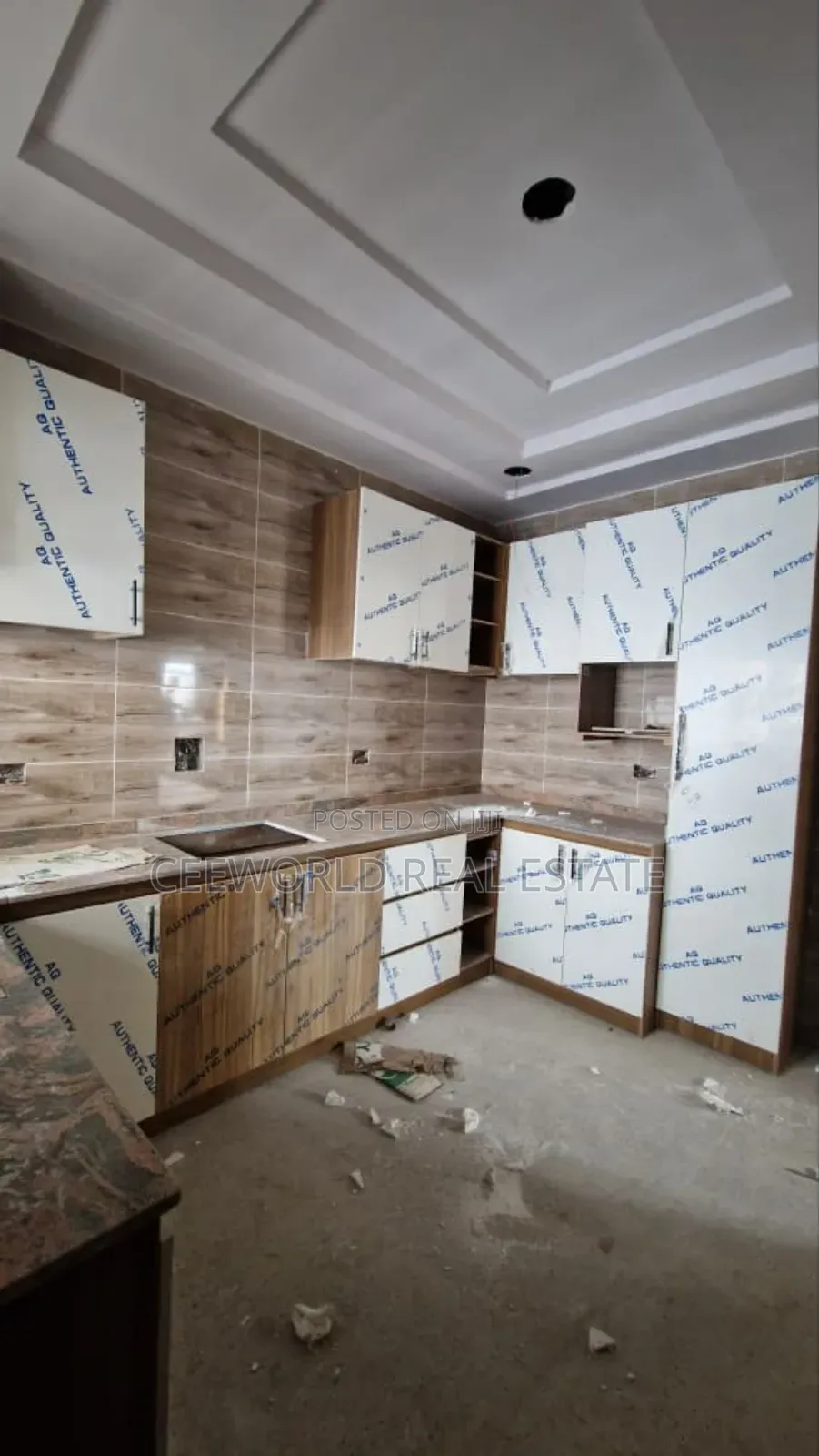 3bdrm Apartment In Kolapo Ishola Gra, Akobo For Sale in Akobo