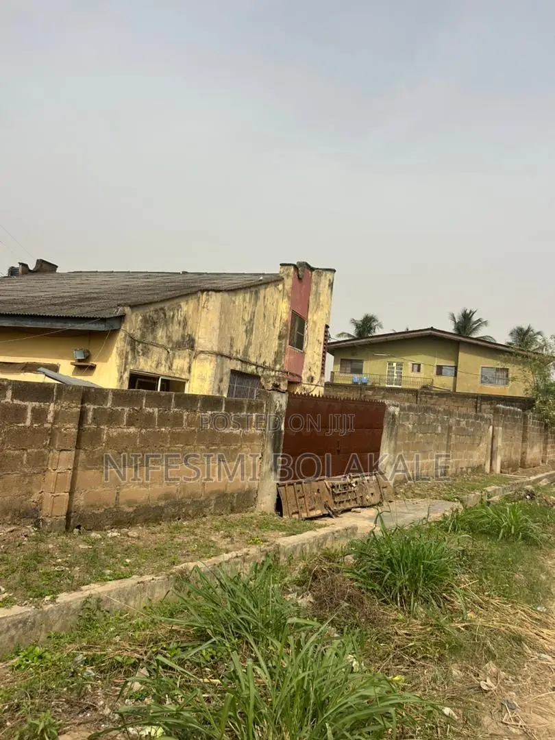 1000sqm of Land With and Existing Building at Elephant Gate, Oluyole in Oluyole Estate