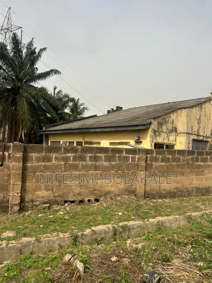 1000sqm of Land With and Existing Building at Elephant Gate, Oluyole in Oluyole Estate