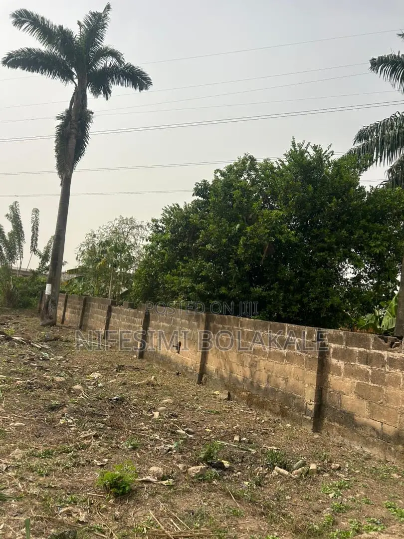 1000sqm of Land With and Existing Building at Elephant Gate, Oluyole in Oluyole Estate