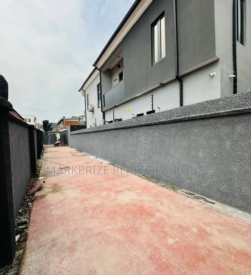 4bdrm Duplex in Opebi Ikeja Lagos for sale in Opebi
