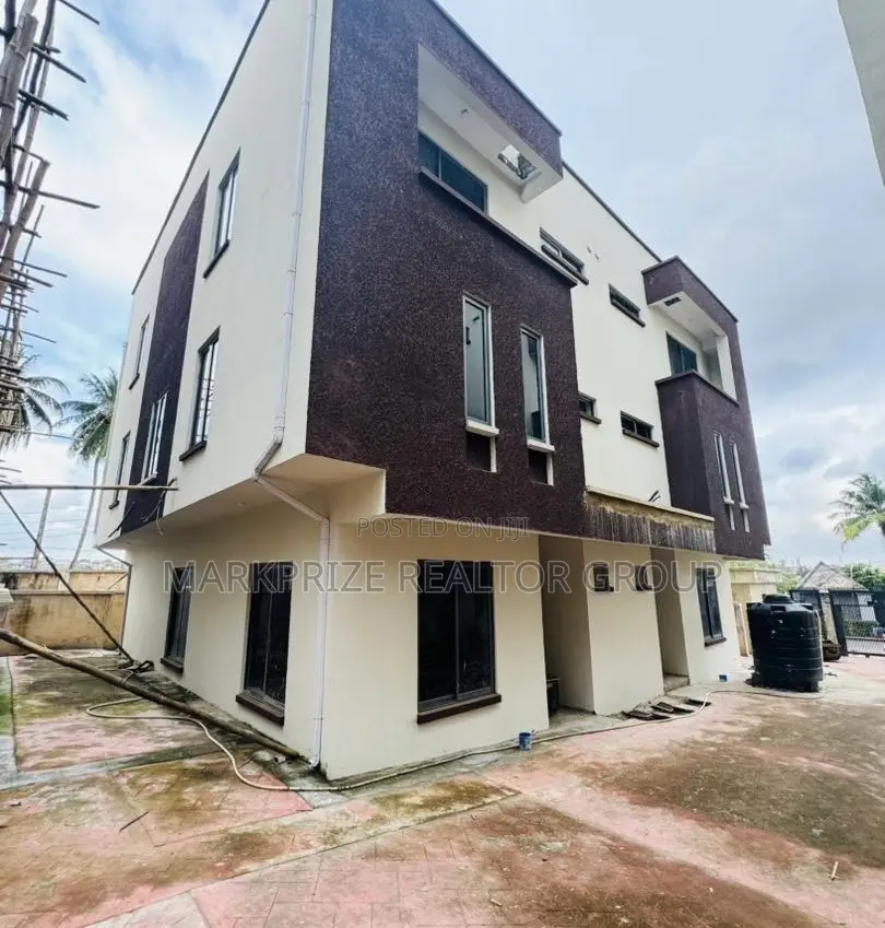 4bdrm Duplex in Opebi Ikeja Lagos for sale in Opebi
