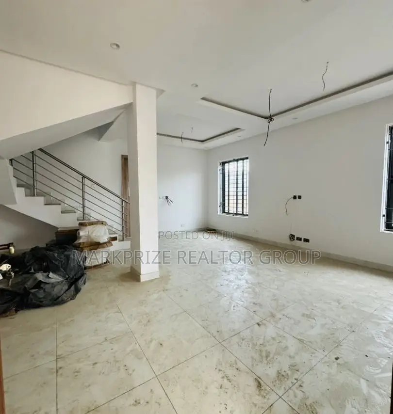 4bdrm Duplex in Opebi Ikeja Lagos for sale in Opebi