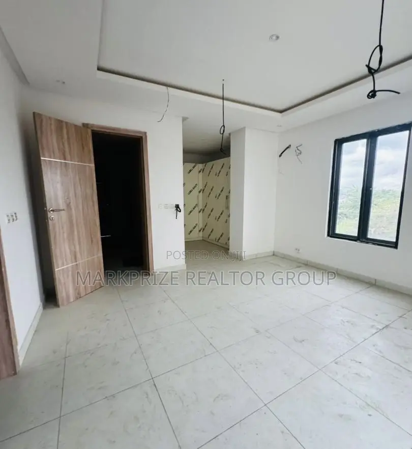 4bdrm Duplex in Opebi Ikeja Lagos for sale in Opebi