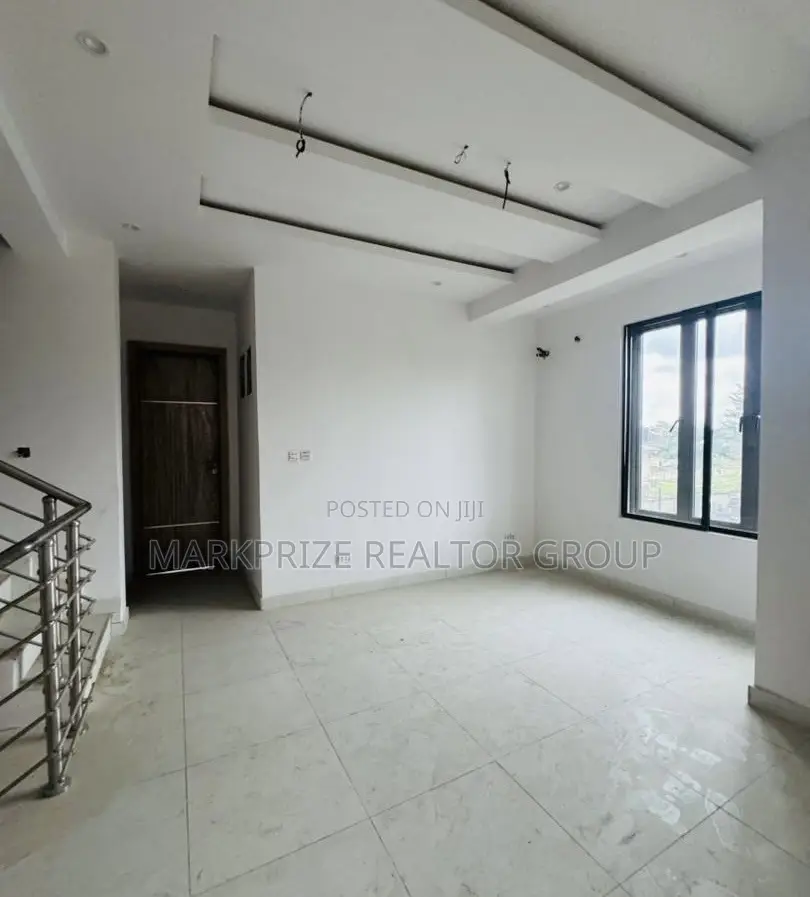 4bdrm Duplex in Opebi Ikeja Lagos for sale in Opebi
