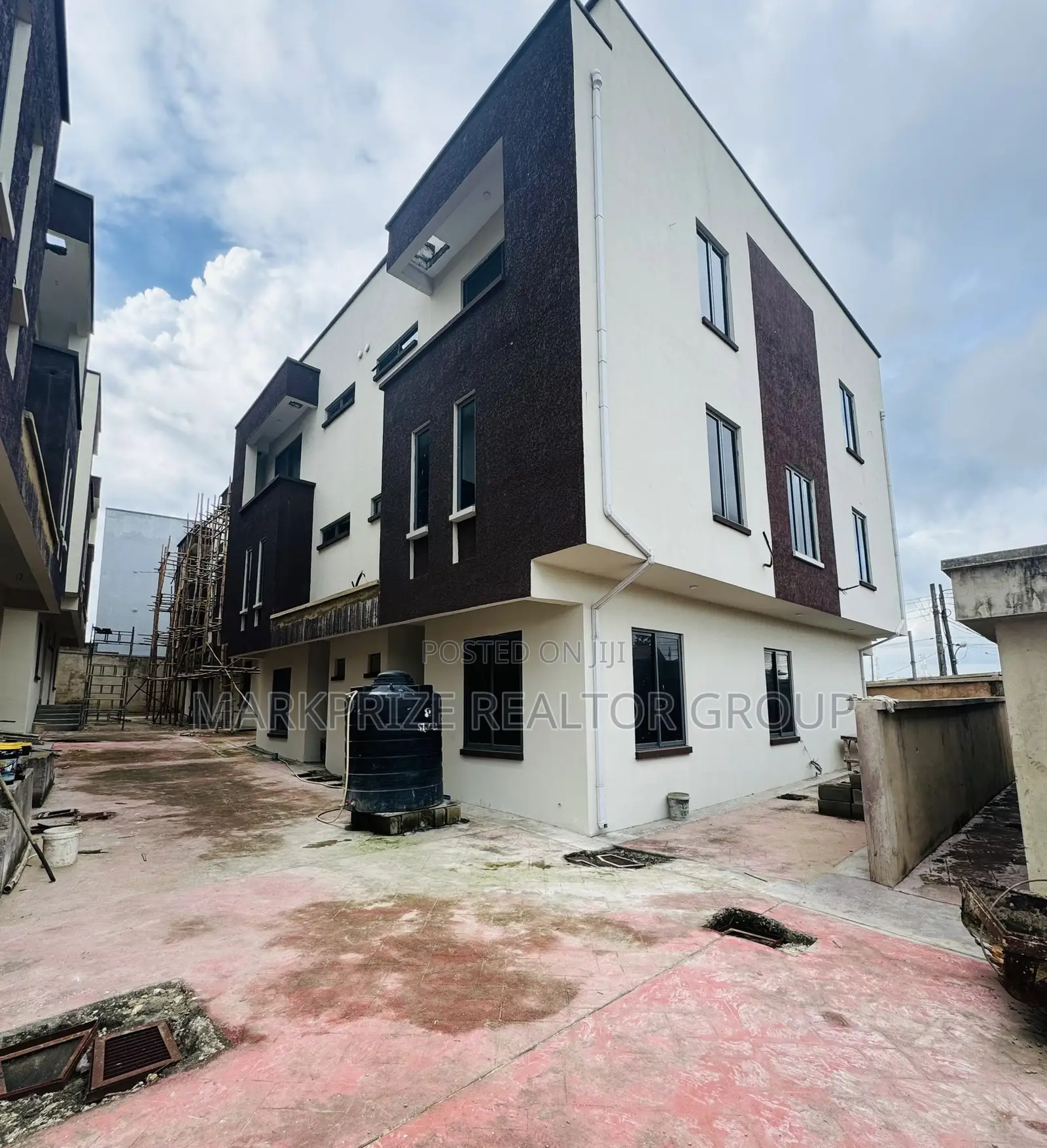 4bdrm Duplex in Opebi Ikeja Lagos for sale in Opebi