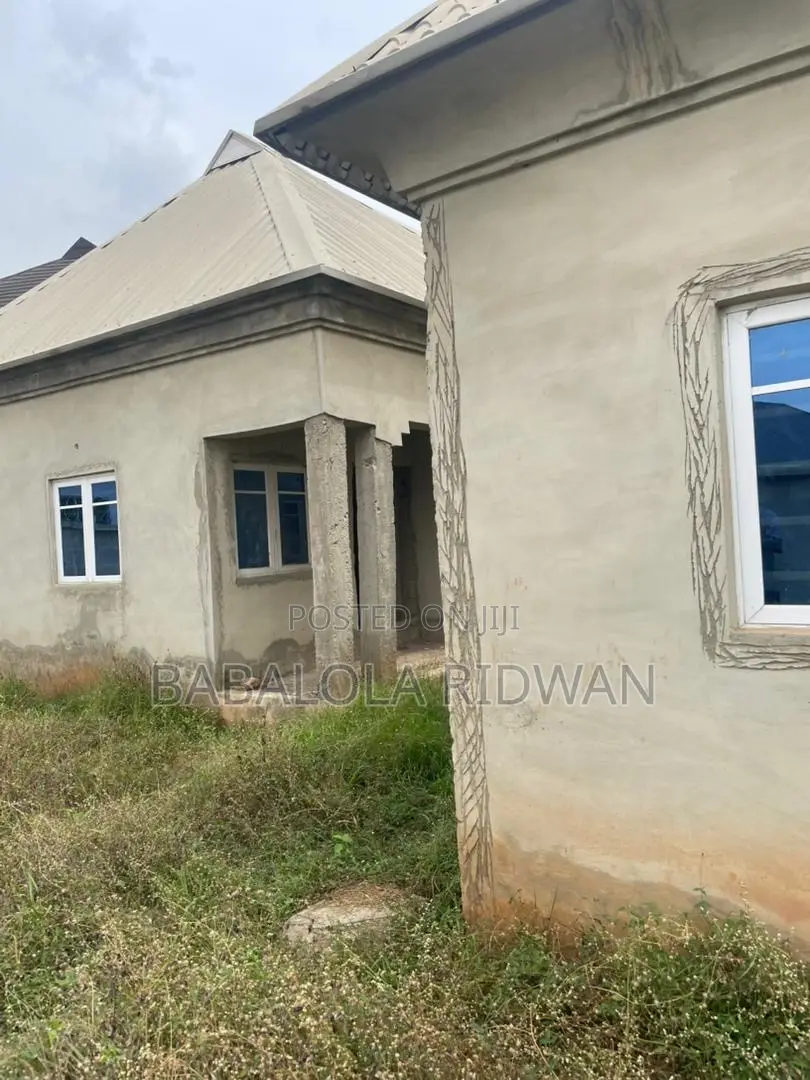 3bdrm Bungalow in Akoto Estate, Akala Express for sale in Akala Express